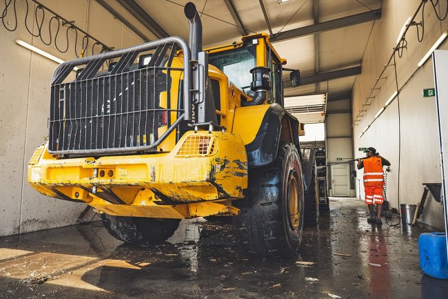 Regelmäßige Wartung der LKWs